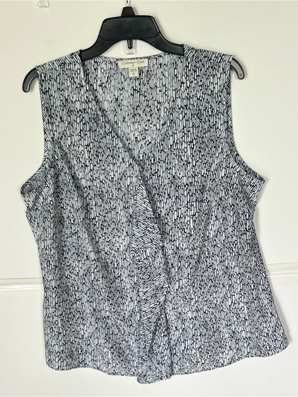 Coldwater Creek Woman’s Black & White Ruffle-Front Sleeveless Blouse. 1X